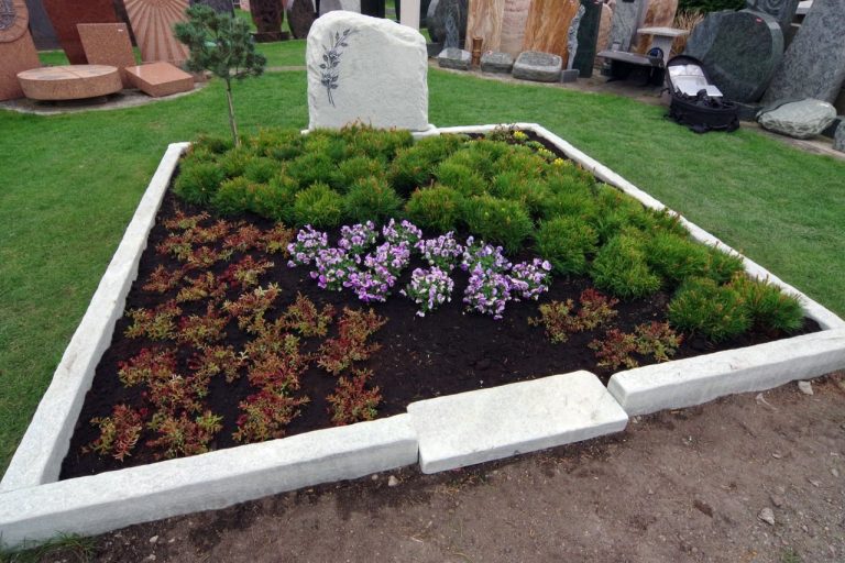 Beispiel Doppelgrab mit Bepflanzung