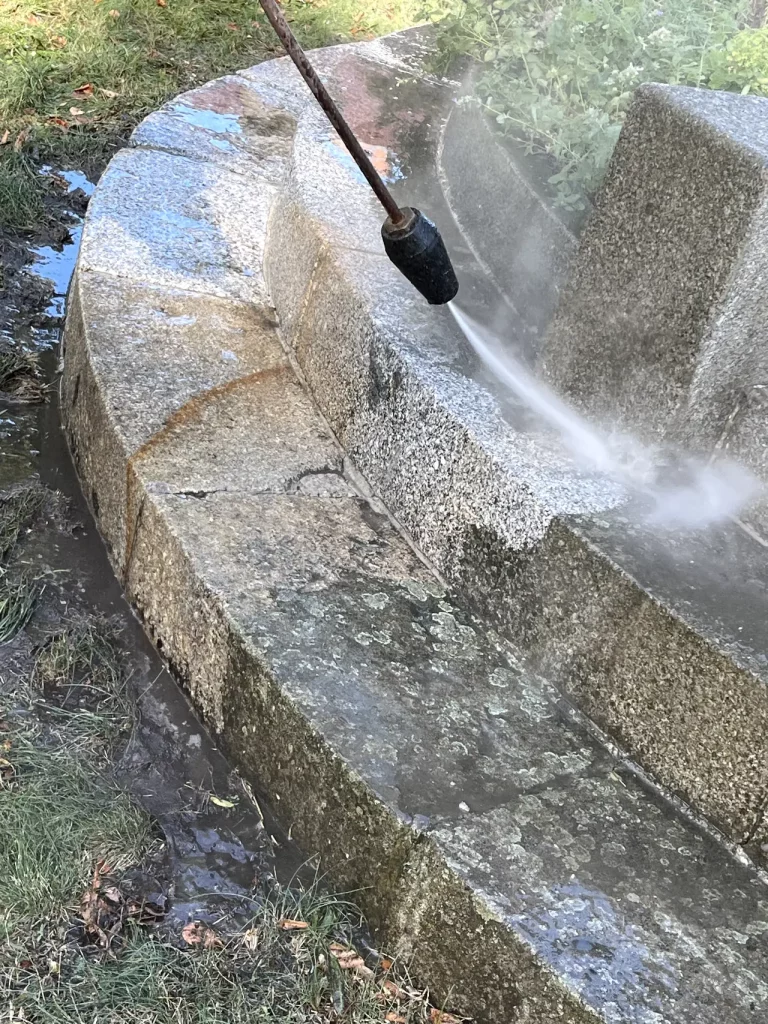 Reinigung von Denkmälern und Statuen