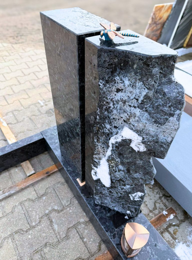 Entstehung Urnengrabanlage Wolga Blue Granit
