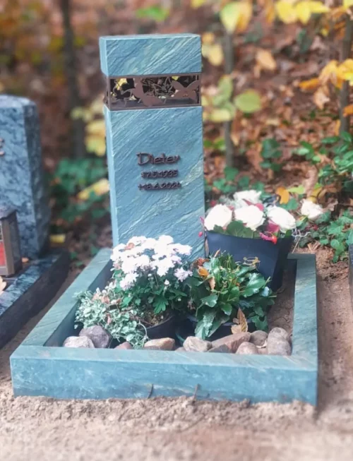 03bd1a4c-2024-415c-8c54-eaf0f4a6ba85 Verkaufte Grabanlage Dorfer Grün-Naturstein