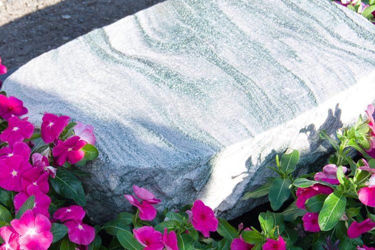 Einzelgrab mit Liegestein