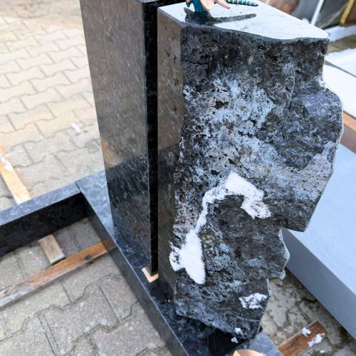Entstehung Urnengrabanlage Wolga Blue Granit