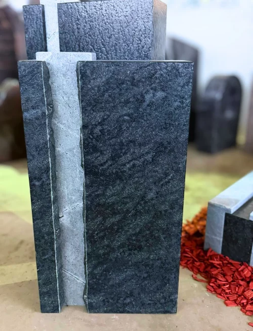 Grabstein-Hessischer-Diabas-Naturstein-Grobe Urnengrabsstein Hessischer Diabas
