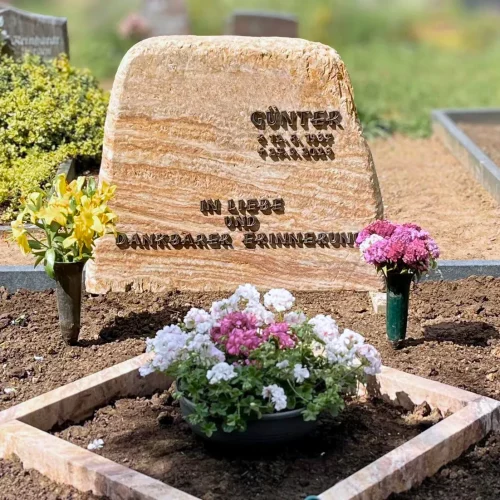 Grabstelle mit einem Rosenquarz