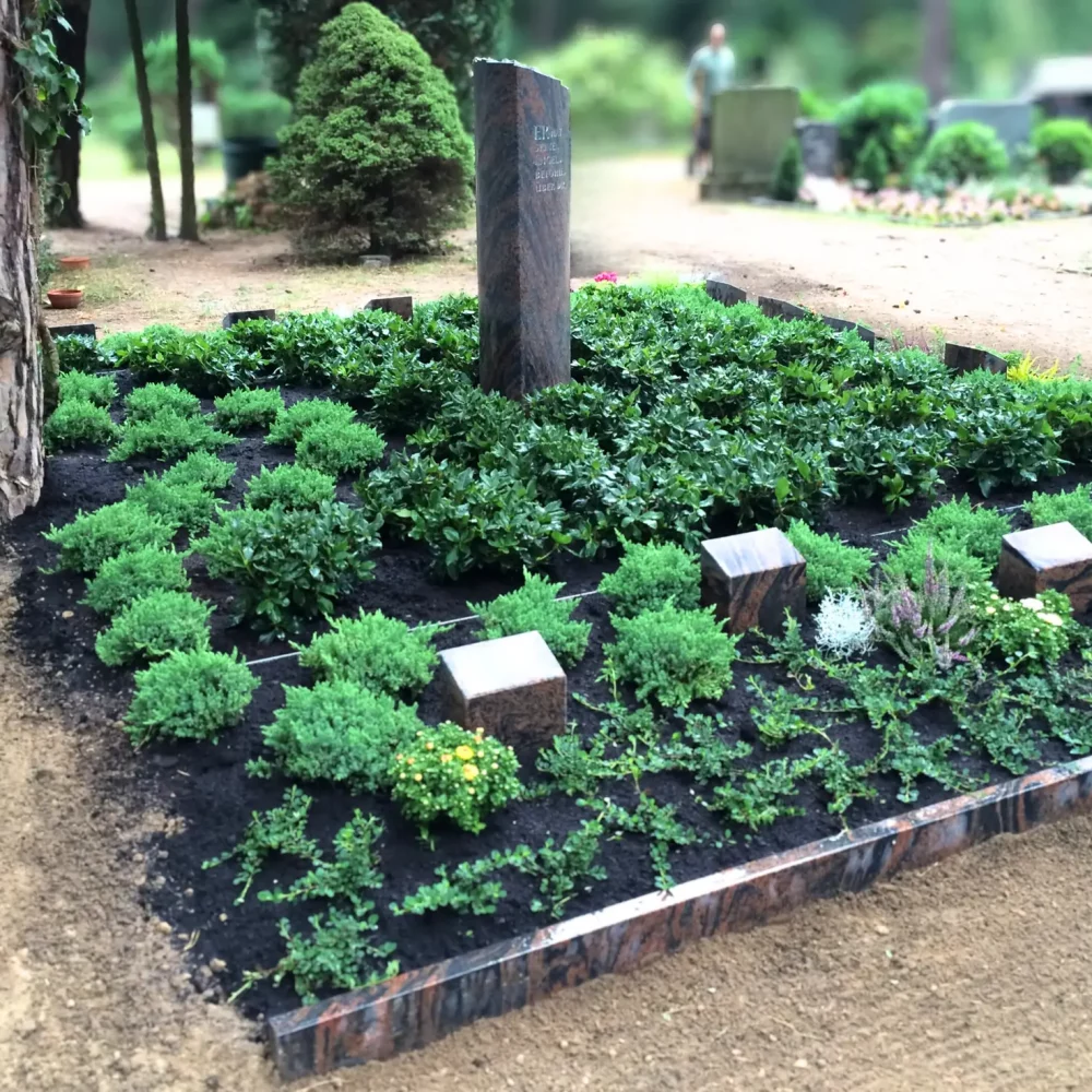 Gemeinschaftsanlagen gestaltet von Naturstein Grobe auf Friedhöfen