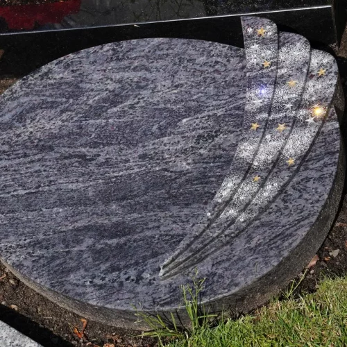 Kissenstein mit Schweif-ausgearbeitet mit Swarowski-Steinen