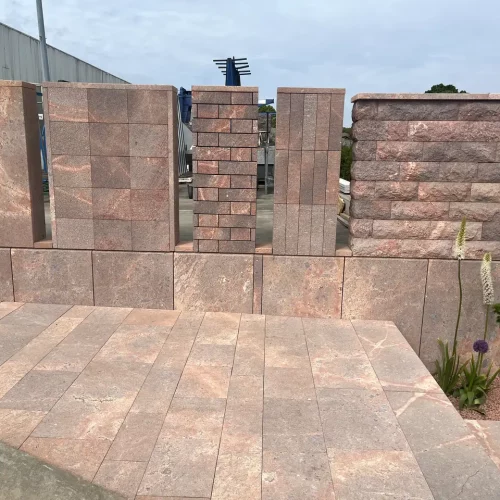 Palisaden aus Rochlitzer Stein