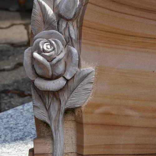 Schriftplatte mit plastischem Ornament, Stein: Irokko