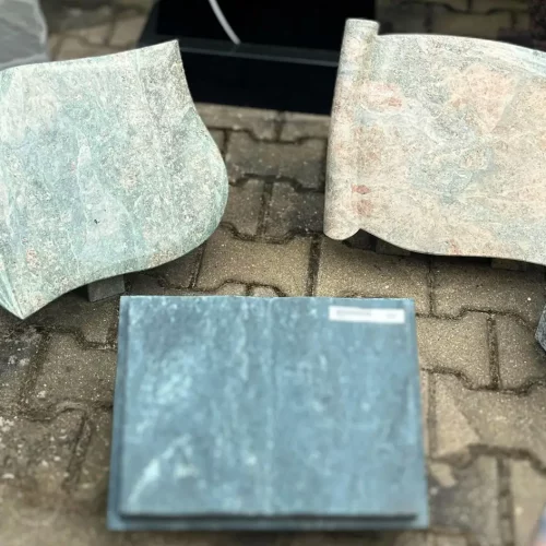 Schriftplatten und Kissensteine für Urnengräber