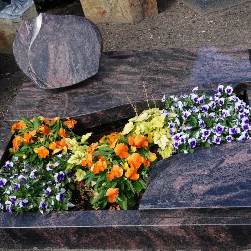 Urnenanlage mit 2 Abdeckplatten, Schriftplatte Indora poliert