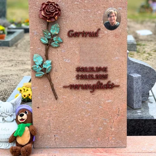 Verkaufte Urnengrabanlage komplett aus Rochlitzer Porphyr