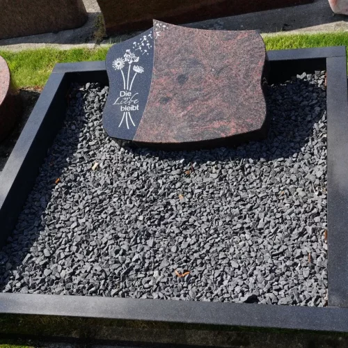 Urnengrabanlage mit Kissenstein, zweifarbig Brau-Schwarz