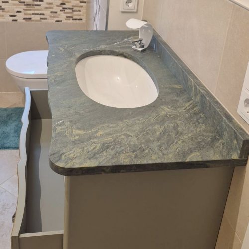 Waschtisch Bad Dörfer Grün mit angepasster Kontur